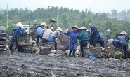 Dân bãi rác Khánh Sơn bật khóc khi đối thoại với lãnh đạo