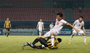 Cận cảnh pha tắc bóng gãy chân đối thủ của hậu vệ U19 Malaysia