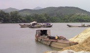 Băm nát sông Hương