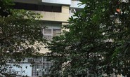 Bé trai 5 tuổi rơi từ tầng 7 tòa chung cư xuống đất
