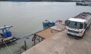 Thuyền chở hàng chục tấn hóa chất chìm trên sông Đồng Nai