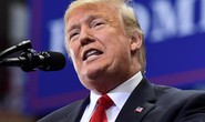 Ông Trump bất ngờ đe dọa nổ súng với di dân ném đá