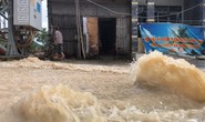 Đường ở Nha Trang biến thành suối, đá tảng lăn đầy đường