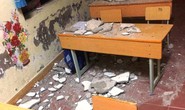 3 học sinh lớp 1 nhập viện vì mảng vữa trần nhà lớn rơi trúng