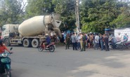 Mẹ điên loạn, gào thét khi thấy xe bồn cán chết con gái 6 tuổi