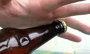 Tạm giữ thanh niên ném chai bia, làm trộm tử vong