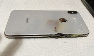 iPhone Xs Max bốc khói trong túi quần