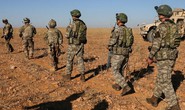 Xe bọc thép chở nhóm binh sĩ Mỹ đầu tiên rút khỏi Syria