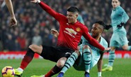 Công làm thủ phá, Man United giương cờ trắng ở Premier League
