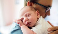 Vợ sinh con, nguy cơ đàn ông tự tử tăng 20 lần