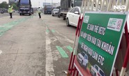 Tài xế “bỡ ngỡ” trước trạm thu phí tự động cầu Đồng Nai