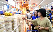 Giò chả, bánh kẹo và đồ trang trí Tết tại Co.opmart giảm giá mạnh