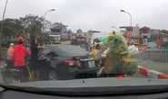 Tước bằng lái nữ tài xế quay xe trên cầu, mắng người sa sả