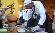 Đầu bếp trên tàu sân bay Mỹ học làm mì Quảng, bánh xèo