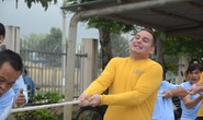 Hải quân tàu sân bay Mỹ trổ tài thi bóc tỏi với bệnh nhân tâm thần