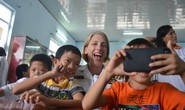 Hải quân tàu sân bay Mỹ cháy hết mình với trẻ em da cam