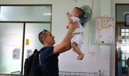 Chùm ảnh xúc động của thủy thủ tàu sân bay Mỹ thăm trẻ em mồ côi