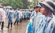 Cận cảnh lực lượng an ninh lễ hội Đền Hùng làm việc dưới mưa xối xả