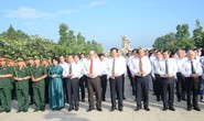 Lãnh đạo TP HCM dâng hương các anh hùng, liệt sĩ