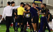 Thành viên CLB Hà Nội chửi, ném đồ CĐV Gia Lai nhưng xin lỗi... fan nhà