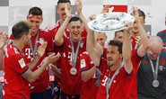 Thua thảm Stuttgart, Bayern Munich đăng quang với màn tắm bia