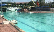 Tắm bể bơi, 1 phụ nữ bất ngờ bị điện giật nhập viện