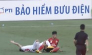 Cận cảnh pha phạm lỗi kinh hoàng với cựu tuyển thủ U20 Việt Nam