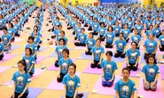 1.200 người đồng diễn bài Giao thức Yoga