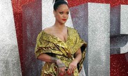 Khoe ngực quá đà, Rihanna lúng túng trên thảm đỏ