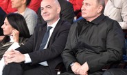 HLV tuyển Nga nhận quà bất ngờ từ tổng thống Putin giữa buổi họp báo
