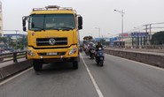 Xe ben cán chết bé 4 tuổi trên cầu vượt ở Biên Hòa