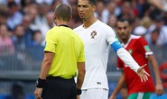 Xin áo Ronaldo, trọng tài bị cầu thủ Morocco chỉ trích