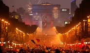 Dân Pháp ăn mừng sáng đêm vì ngôi vương World Cup