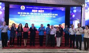 Họp mặt, trao kỷ niệm chương cho cán bộ Công đoàn