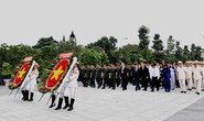 Lãnh đạo TP HCM dâng hương tưởng niệm các anh hùng liệt sĩ