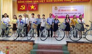 Trao học bổng Nguyễn Đức Cảnh cho con CNVC-LĐ khó khăn