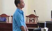 Khóa cửa, tưới xăng đốt nhà khiến 8 người suýt bị thiêu sống