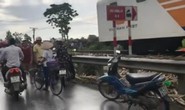Lại xảy ra tai nạn tàu hỏa tông ô tô, 4 người bị thương nặng