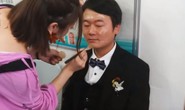 Chú rể nuốt nước mắt nhìn cô dâu qua đời ngay trong ngày cưới