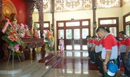 Cán bộ Công đoàn, CNVC-LĐ về thăm quê hương Bác Tôn