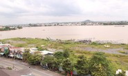 Vết dầu loang trên sông Đồng Nai