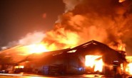 Chồng chém vợ, phóng hỏa đốt nhà khiến 2 người chết cháy
