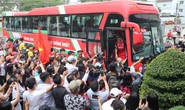 Olympic Việt Nam chạy dưới mưa trong ngày đầu ở Bình Dương