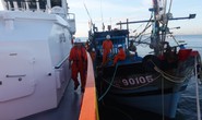 Cứu sống 6 ngư dân gặp nạn gần quần đảo Hoàng Sa