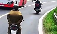 Người làm xiếc trên đèo Prenn Đà Lạt không có giấy phép lái xe máy