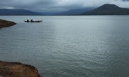 Lật ghe đánh cá trên hồ thủy điện, một người tử vong