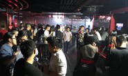 Dân bay nháo nhào khi công an kiểm tra quán bar ở Sài Gòn