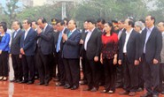Thủ tướng dâng hoa Tượng đài Nguyễn Sinh Sắc - Nguyễn Tất Thành