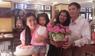 Diễn viên Mai Phương rạng ngời bên người thân trong ngày sinh nhật