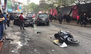 Công an làm việc với tài xế xe Ford Escape để xác định nguyên nhân vụ tai nạn kinh hoàng